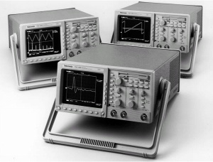 TDS380 - Tektronix Digital Oscilloscopes